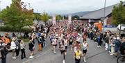Start ved Drammenshallen (til høyre i bildet)