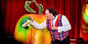 Klovnen Rudi Brukson er barnas favoritt i årets utgave av Cirkus Arnardo.