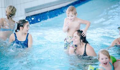 Happy Friday hos Drammensbadet!