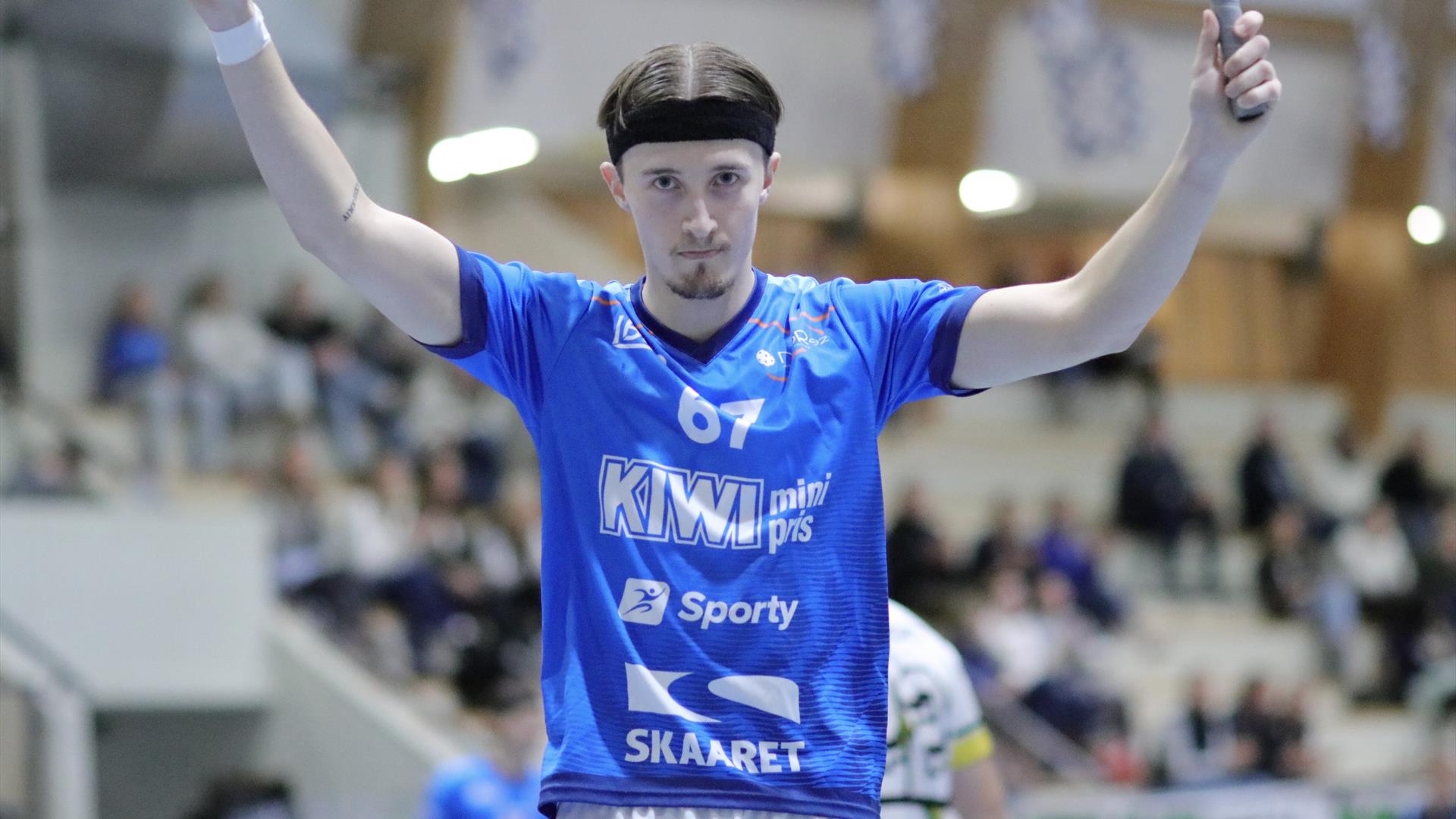 Se NOR 92's landslagsstjerne Philip Kämpe i aksjon mot topplaget Greåker Se NOR 92's landslagsstjerne Philip Kämpe i aksjon mot topplaget Greåker