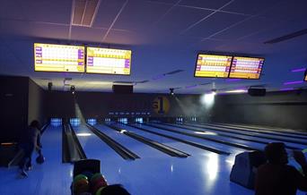 Bowling 1, bowling, gruppeaktivitet, bursdagspakke, familiepakke, bedriftsarrangement